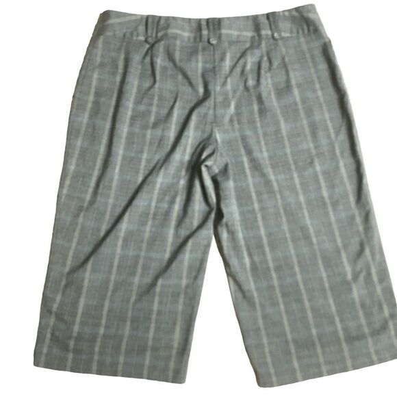 Lane Bryant Wm’s Sz 22 Gray Plaid Houndstooth Curvy Wide Leg Bermuda Capri Pants - Picture 2 of 4